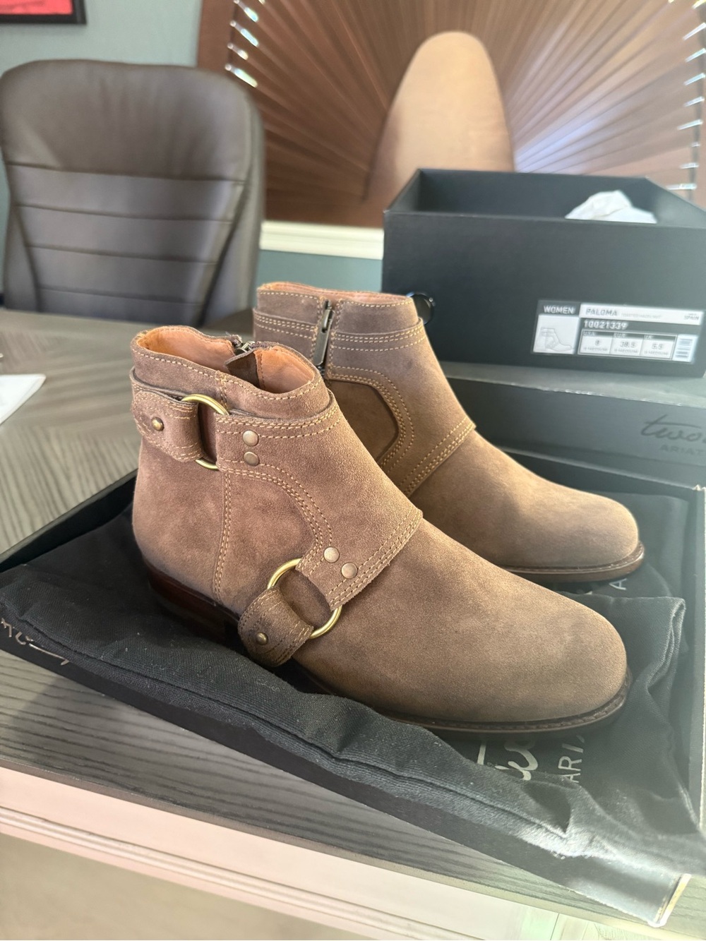 Ariat Two24 Paloma Shoe Box - Black with Brown Label Accent - Picture 4 of 5
